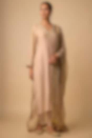 Blush Chanderi Silk Hand Embroidered Kurta Set by Neha khullar at Pernia's Pop Up Shop
