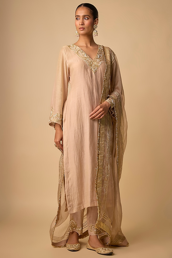 Blush Chanderi Silk Hand Embroidered Kurta Set by Neha khullar at Pernia's Pop Up Shop