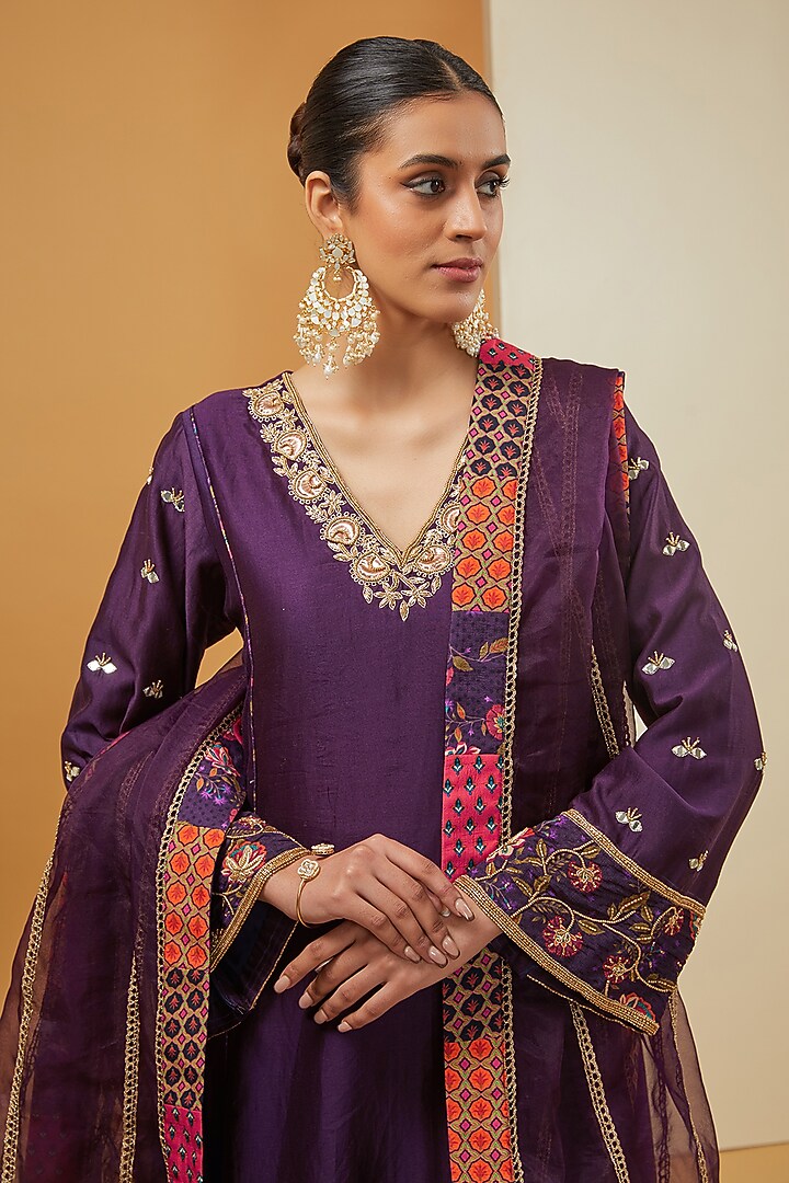 Purple Chanderi Silk Hand Embroidered Kurta Set by Neha Khullar at Pernia's Pop Up Shop