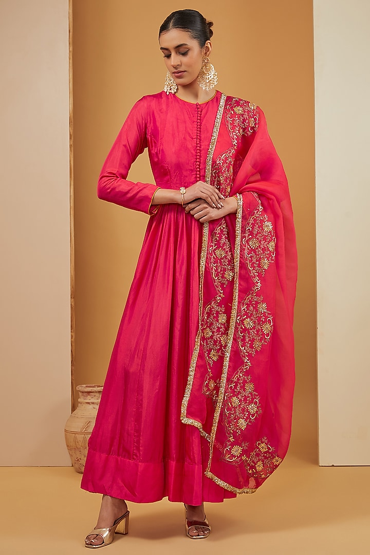 Fuchsia Chanderi Silk Hand Embroidered Anarkali Set by Neha Khullar at Pernia's Pop Up Shop