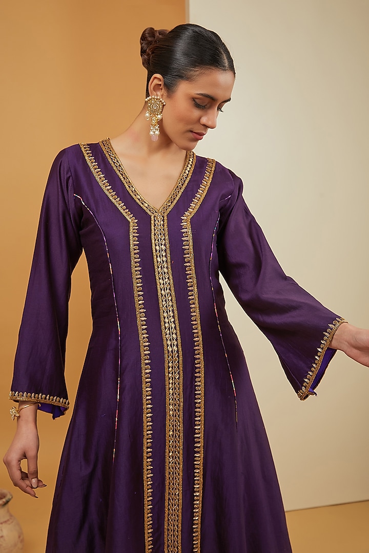 Purple Chanderi Silk Hand Embroidered Kurta Set by Neha Khullar at Pernia's Pop Up Shop