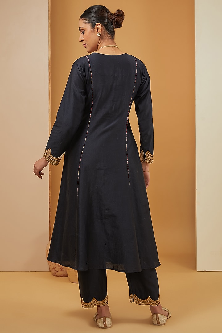 Black Chanderi Silk Hand Embroidered Kurta Set by Neha Khullar at Pernia's Pop Up Shop