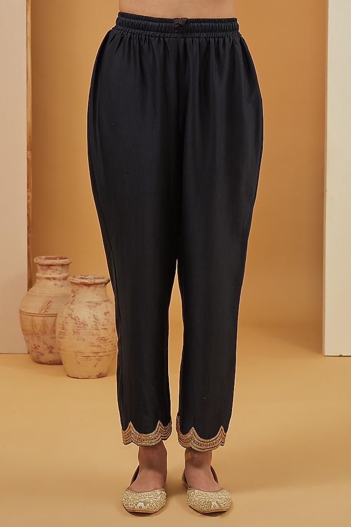 Black Chanderi Silk Hand Embroidered Kurta Set by Neha Khullar at Pernia's Pop Up Shop