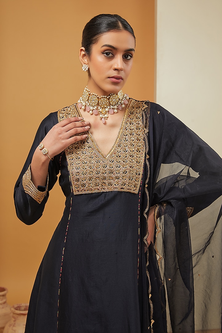 Black Chanderi Silk Hand Embroidered Kurta Set by Neha Khullar at Pernia's Pop Up Shop