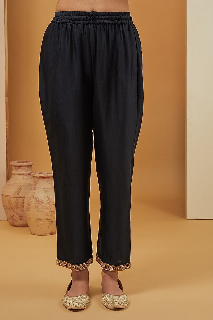 Black Chanderi Silk Hand Embroidered Kurta Set by Neha Khullar at Pernia's Pop Up Shop