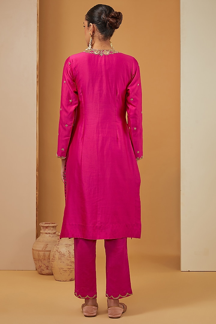 Fuchsia Chanderi Silk Hand Embroidered Kurta Set by Neha Khullar at Pernia's Pop Up Shop