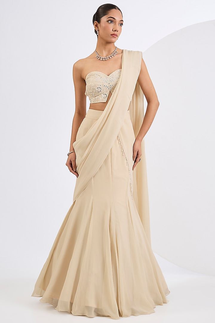 Antique White Viscose Georgette Fish-Cut Wedding Lehenga Set by Neha Khullar at Pernia's Pop Up Shop