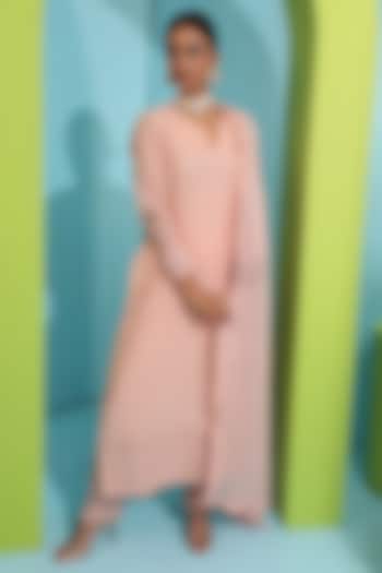 Blush Chanderi Silk Embroidered Kurta Set by Neha khullar at Pernia's Pop Up Shop