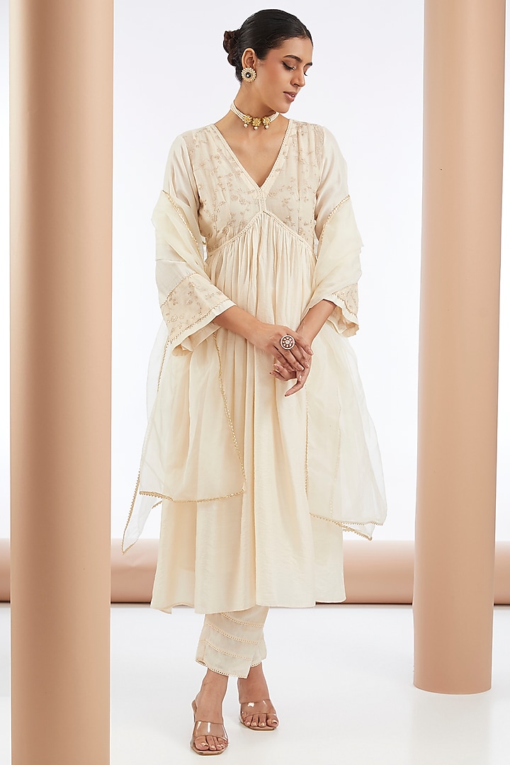 Ivory Chanderi Silk Zari Embroidered Kurta Set by Neha Khullar