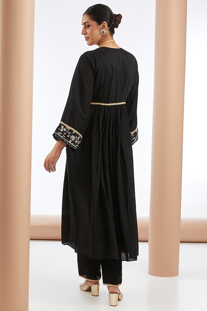 Black Chanderi Silk Zari Embroidered Kurta Set by Neha Khullar at Pernia's Pop Up Shop