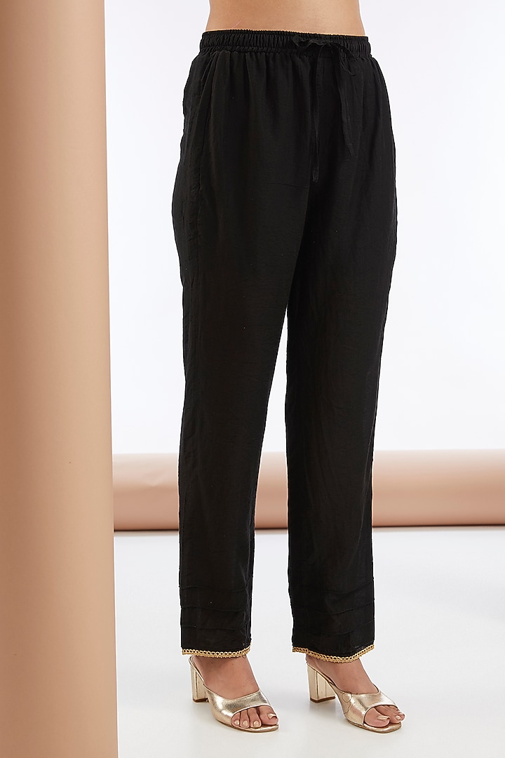 Black Chanderi Silk Zari Embroidered Kurta Set by Neha Khullar at Pernia's Pop Up Shop
