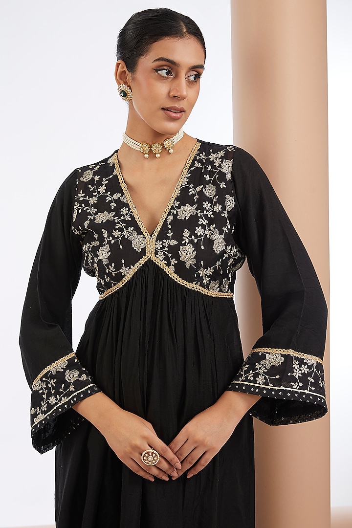 Black Chanderi Silk Zari Embroidered Kurta Set by Neha Khullar at Pernia's Pop Up Shop