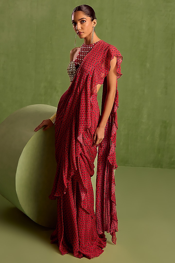 Fuchsia Viscose Chinon Digital Printed & Embroidered Pre-Draped Wedding Saree Set by Neha khullar at Pernia's Pop Up Shop