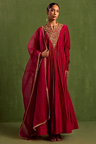 Fuchsia Chanderi Silk Dabka Hand Embroidered Kalidar Anarkali Set by Neha khullar