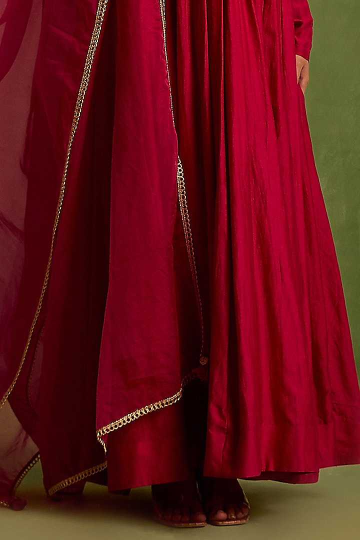 Fuchsia Chanderi Silk Dabka Hand Embroidered Kalidar Wedding Anarkali Set by Neha khullar at Pernia's Pop Up Shop
