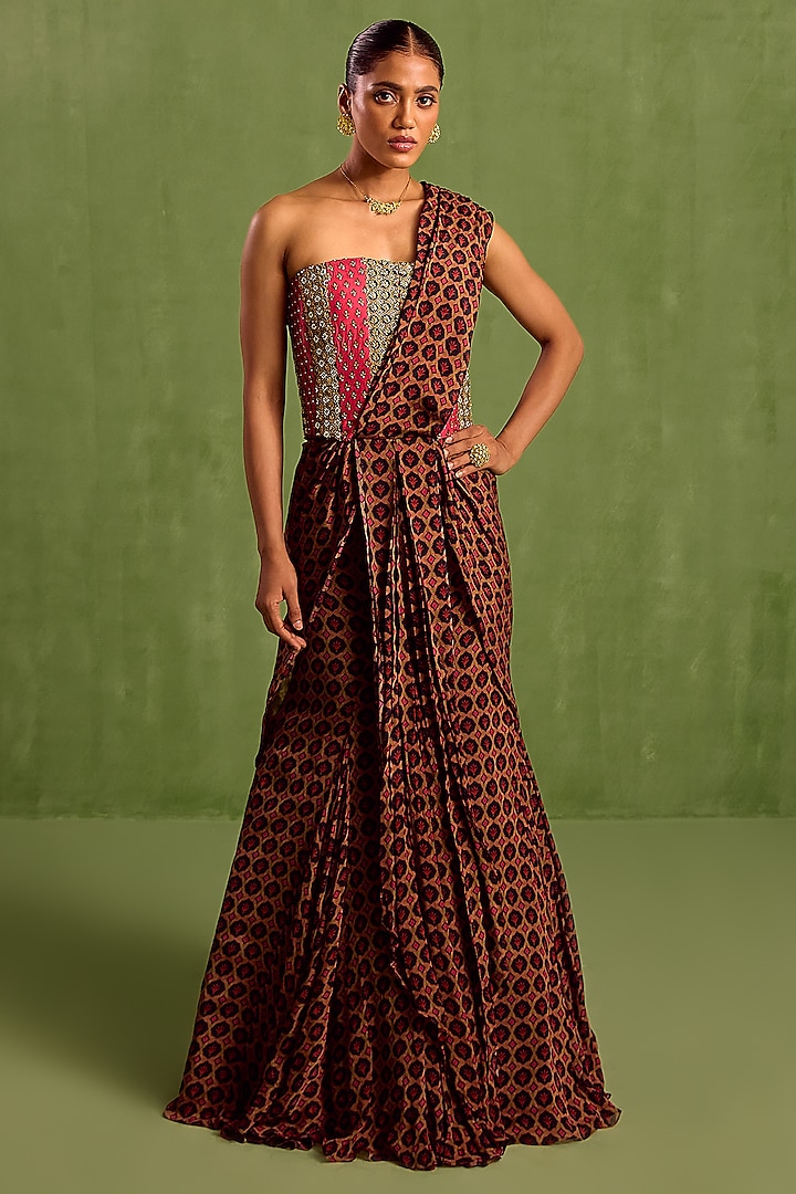 Black Viscose Chinon Digital Printed Pre-Draped Saree Set by Neha khullar at Pernia's Pop Up Shop