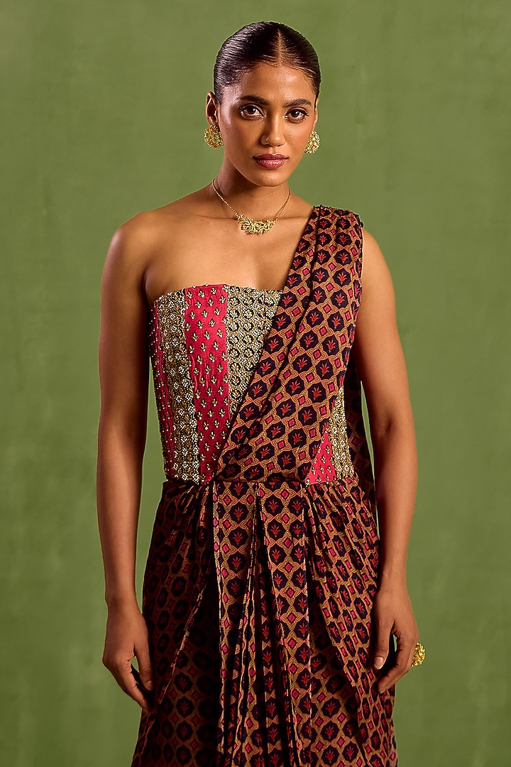 Black Viscose Chinon Digital Printed Pre-Draped Wedding Saree Set by Neha khullar at Pernia's Pop Up Shop
