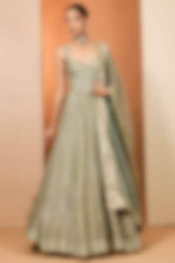 Green Banarasi Chanderi Wedding Lehenga Set by Neha khullar at Pernia's Pop Up Shop