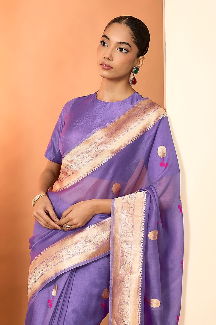 Lilac Pure Handloom Kora Organza Silk Banarasi Wedding Saree Set by Neha khullar at Pernia's Pop Up Shop