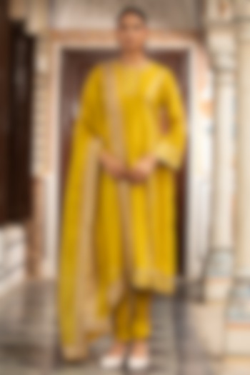 Yellow Pure Silk Chanderi Mirror Embroidered Kurta Set by Neha khullar at Pernia's Pop Up Shop