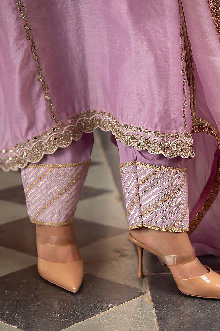 Lilac Pure Silk Chanderi Mirror Embroidered Kurta Set by Neha khullar at Pernia's Pop Up Shop