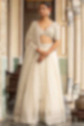 Ivory Banarasi Organza Wedding Lehenga Set by Neha khullar at Pernia's Pop Up Shop