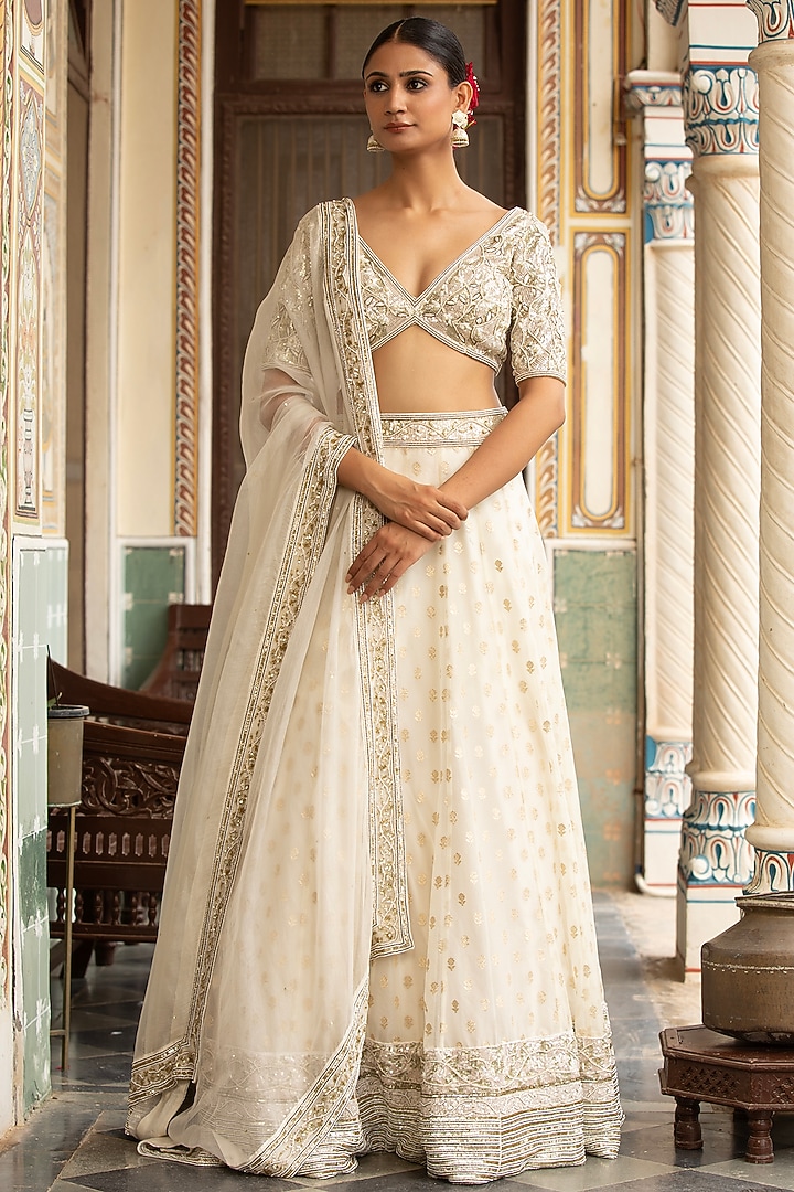 Ivory Banarasi Organza Wedding Lehenga Set by Neha khullar at Pernia's Pop Up Shop