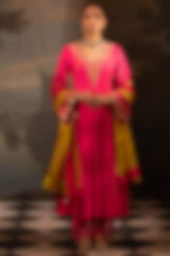 Fuchsia Chanderi Silk Embroidered Kurta Set by Neha Khullar at Pernia's Pop Up Shop