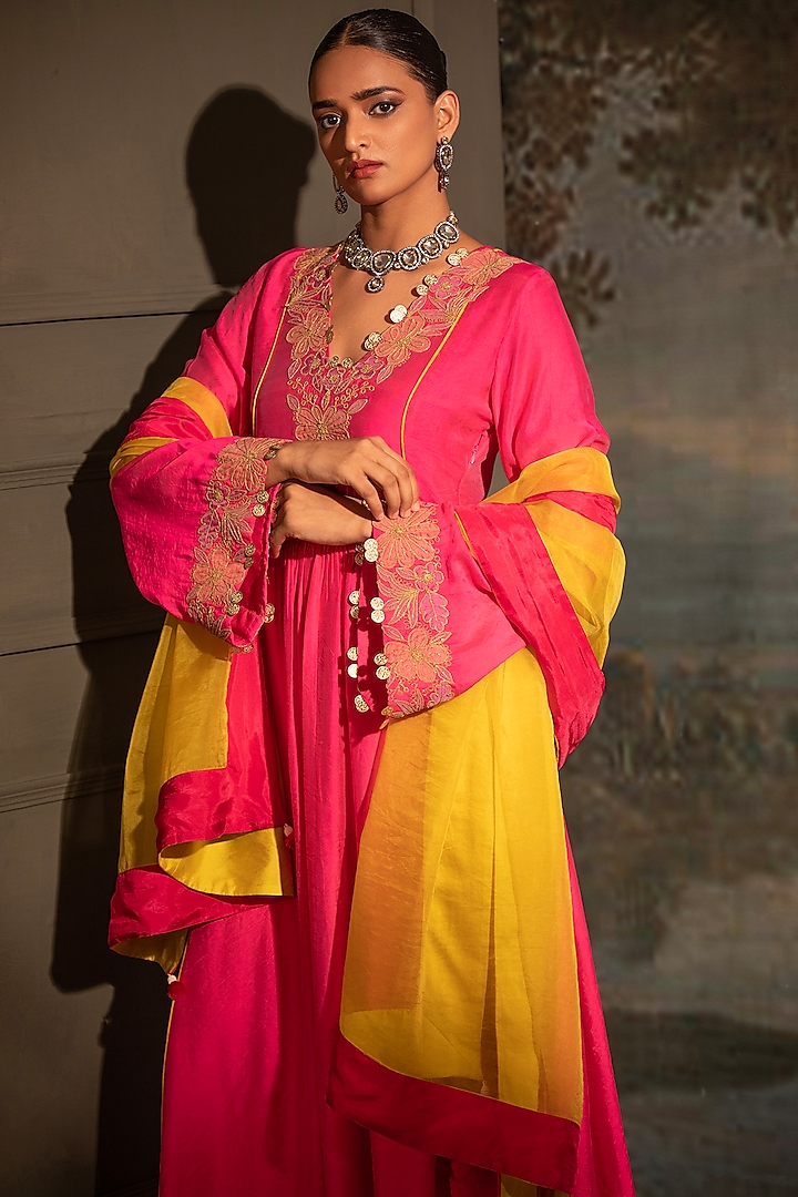 Fuchsia Chanderi Silk Embroidered Kurta Set by Neha Khullar at Pernia's Pop Up Shop