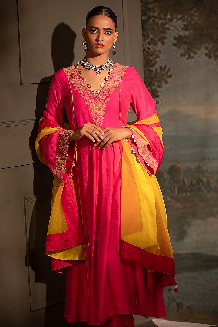 Fuchsia Chanderi Silk Embroidered Kurta Set by Neha Khullar at Pernia's Pop Up Shop