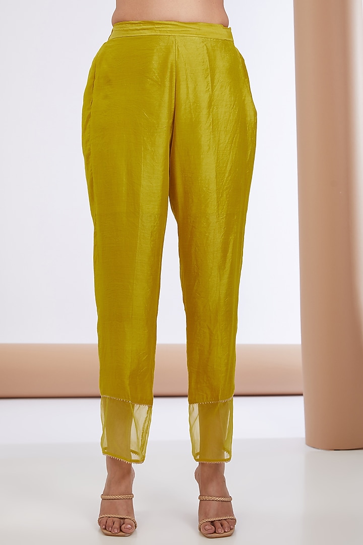Yellow Chanderi Silk Embroidered Kurta Set by Neha khullar at Pernia's Pop Up Shop