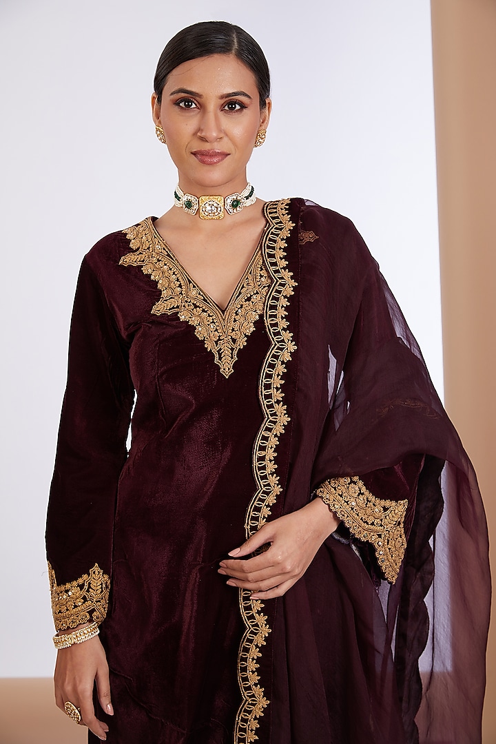 Wine Velvet Embroidered Kurta Set by Neha khullar at Pernia's Pop Up Shop