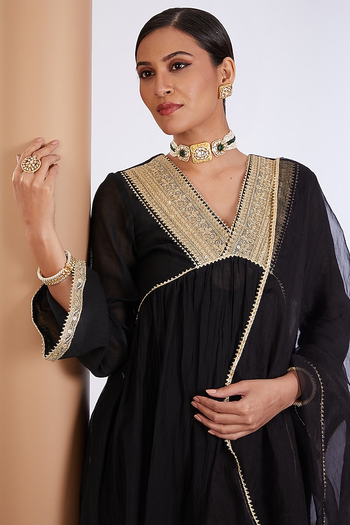 Black Chanderi Silk Kurta Set by Neha khullar at Pernia's Pop Up Shop
