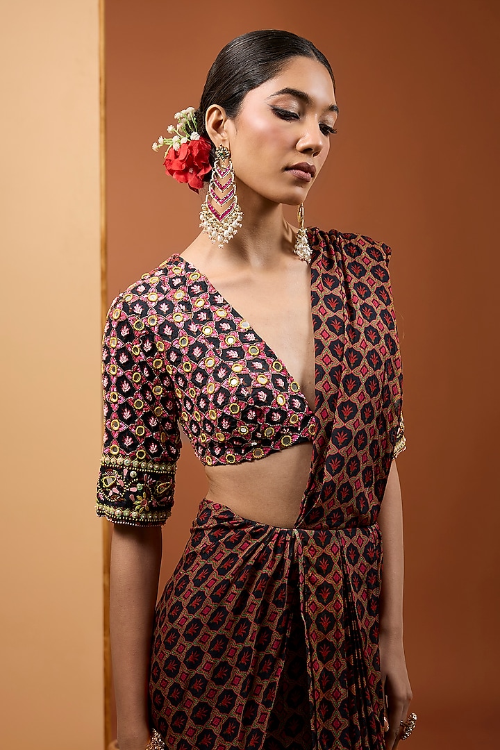 Black Viscose Chinon Digital Printed Pre-Draped Wedding Saree Set by Neha Khullar at Pernia's Pop Up Shop