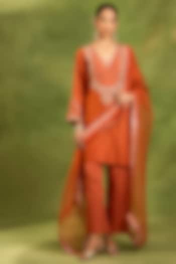 Rust Chanderi Silk Resham Embroidered Kurta Set by Neha khullar at Pernia's Pop Up Shop