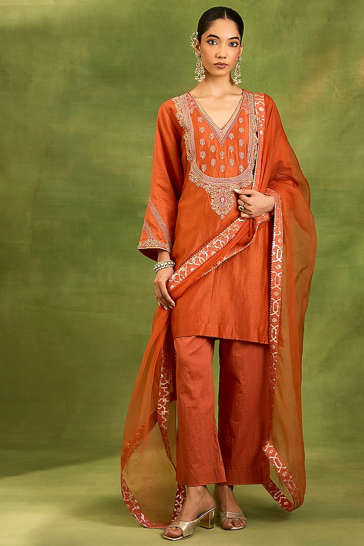 Rust Chanderi Silk Resham Embroidered Kurta Set by Neha khullar at Pernia's Pop Up Shop