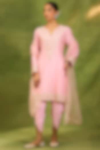 Pink Chanderi Silk Sequin Embroidered Kurta Set by Neha khullar at Pernia's Pop Up Shop