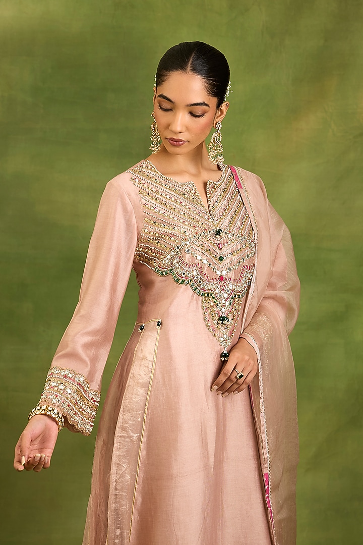 Pink Chanderi Silk Zardosi Hand Embroidered Kurta Set by Neha khullar at Pernia's Pop Up Shop