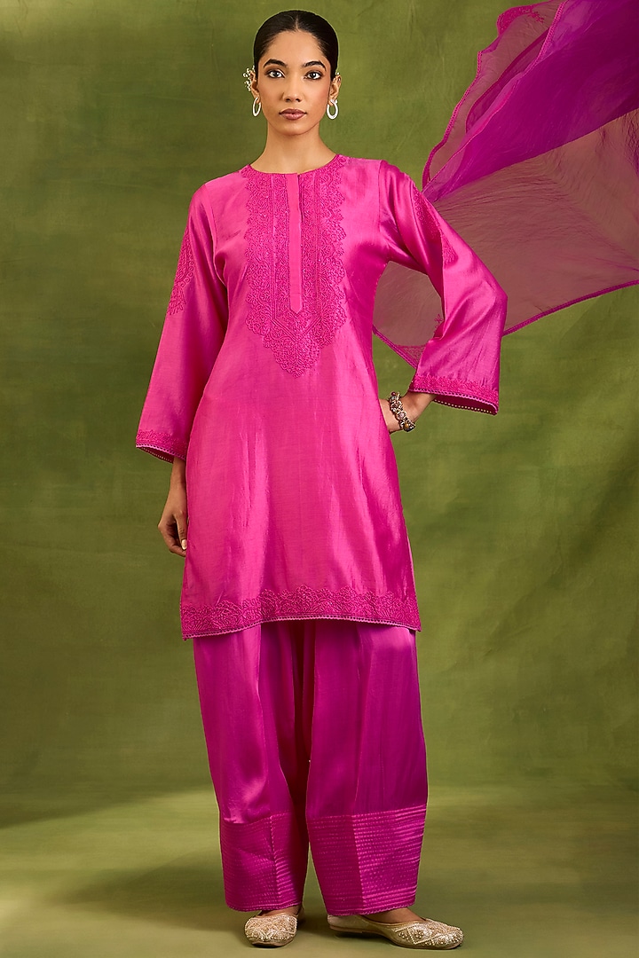 Fuchsia Chanderi Silk Dori Embroidered Kurta Set by Neha khullar at Pernia's Pop Up Shop