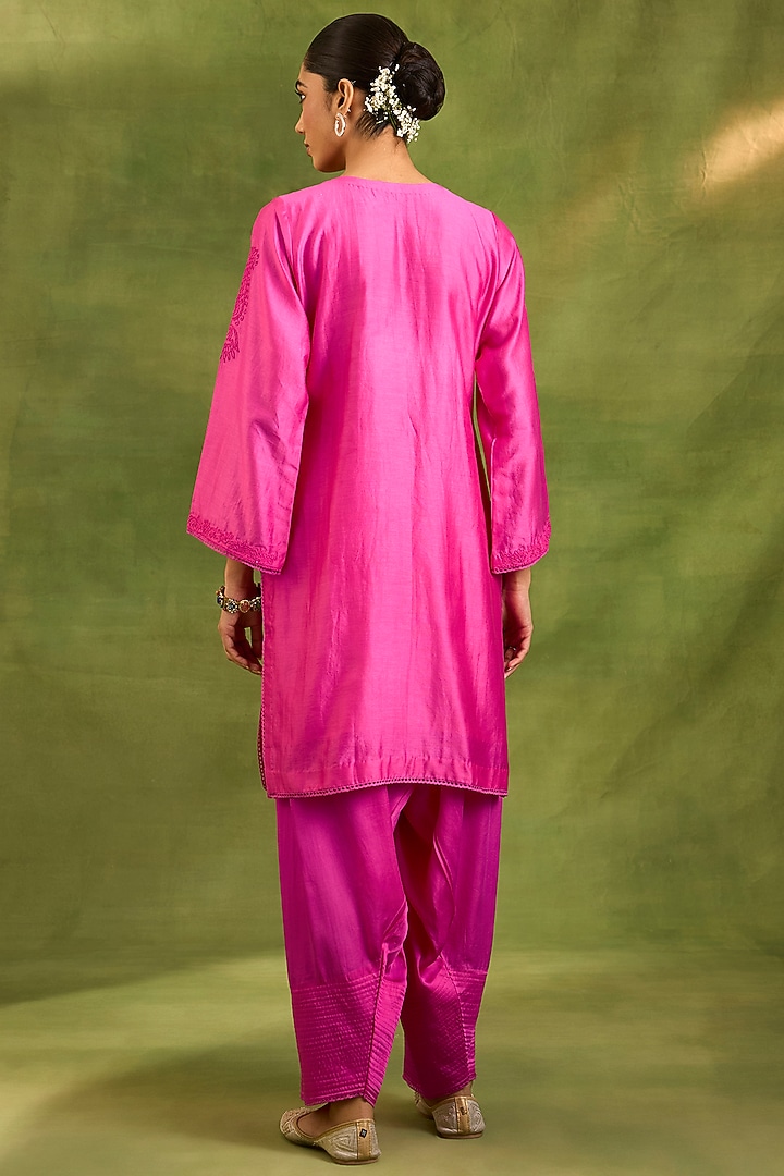 Fuchsia Chanderi Silk Dori Embroidered Kurta Set by Neha khullar at Pernia's Pop Up Shop