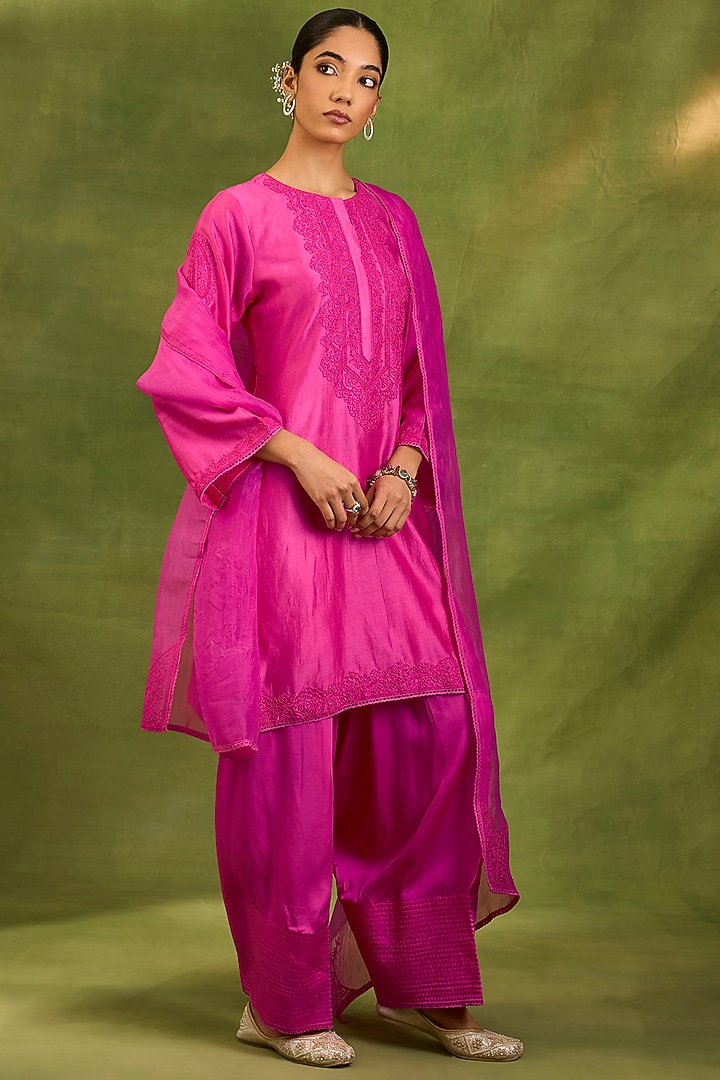 Fuchsia Chanderi Silk Dori Embroidered Kurta Set by Neha khullar at Pernia's Pop Up Shop