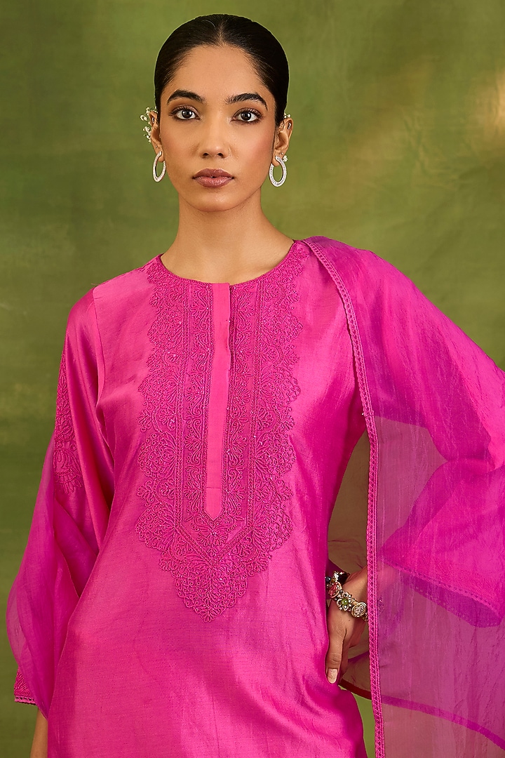 Fuchsia Chanderi Silk Dori Embroidered Kurta Set by Neha khullar at Pernia's Pop Up Shop
