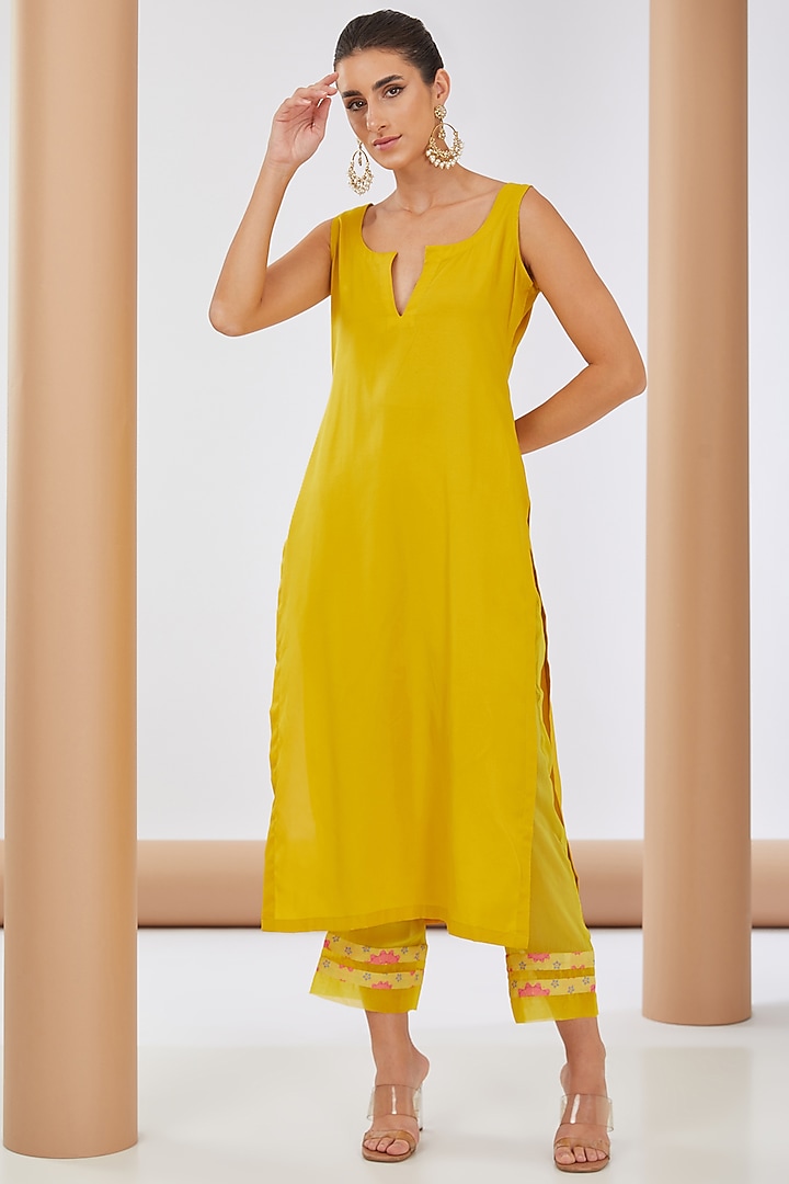 Yellow Georgette Printed Kurta Set by Neha Khullar at Pernia's Pop Up Shop