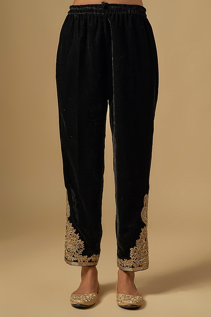 Black Velvet Zardosi Hand Embroidered Kurta Set by Neha Khullar at Pernia's Pop Up Shop