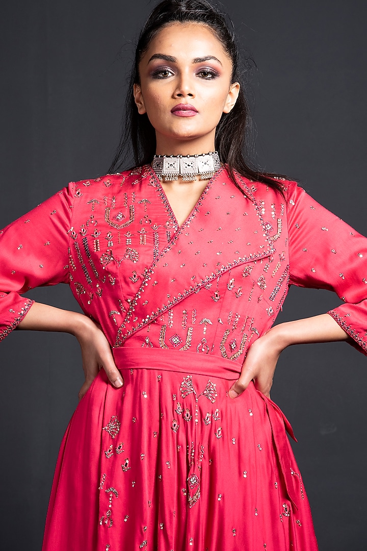 Coral Embroidered Kurta Set by Neha & Tarun at Pernia's Pop Up Shop