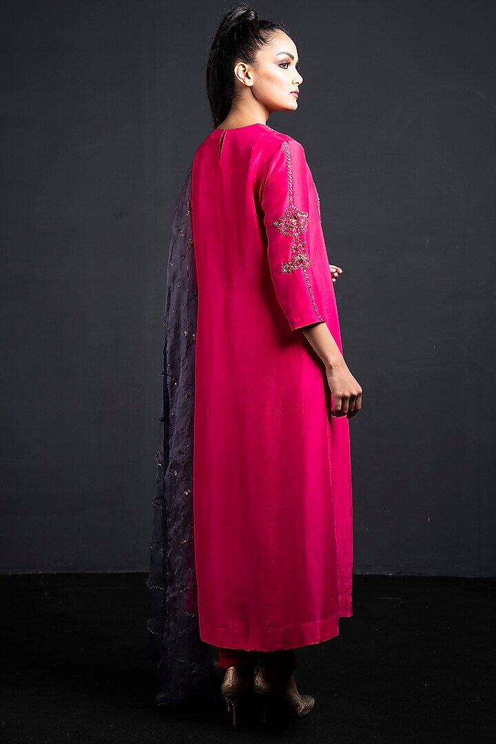 Pink Embroidered Kurta Set by Neha & Tarun at Pernia's Pop Up Shop