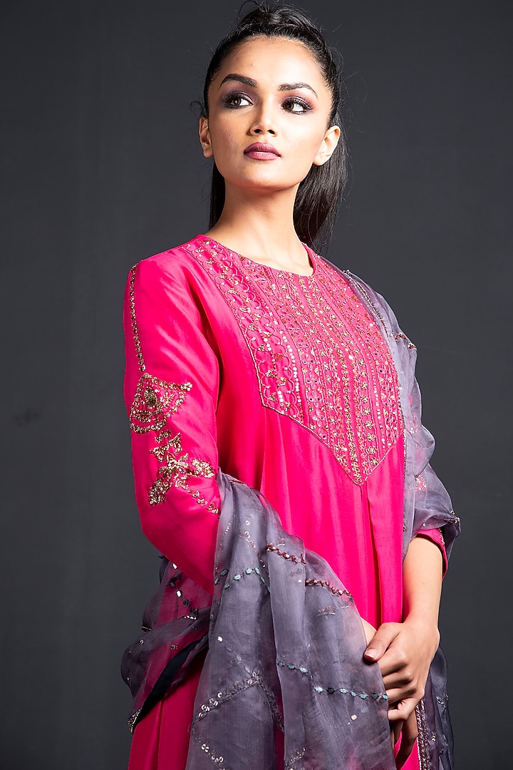 Pink Embroidered Kurta Set by Neha & Tarun at Pernia's Pop Up Shop