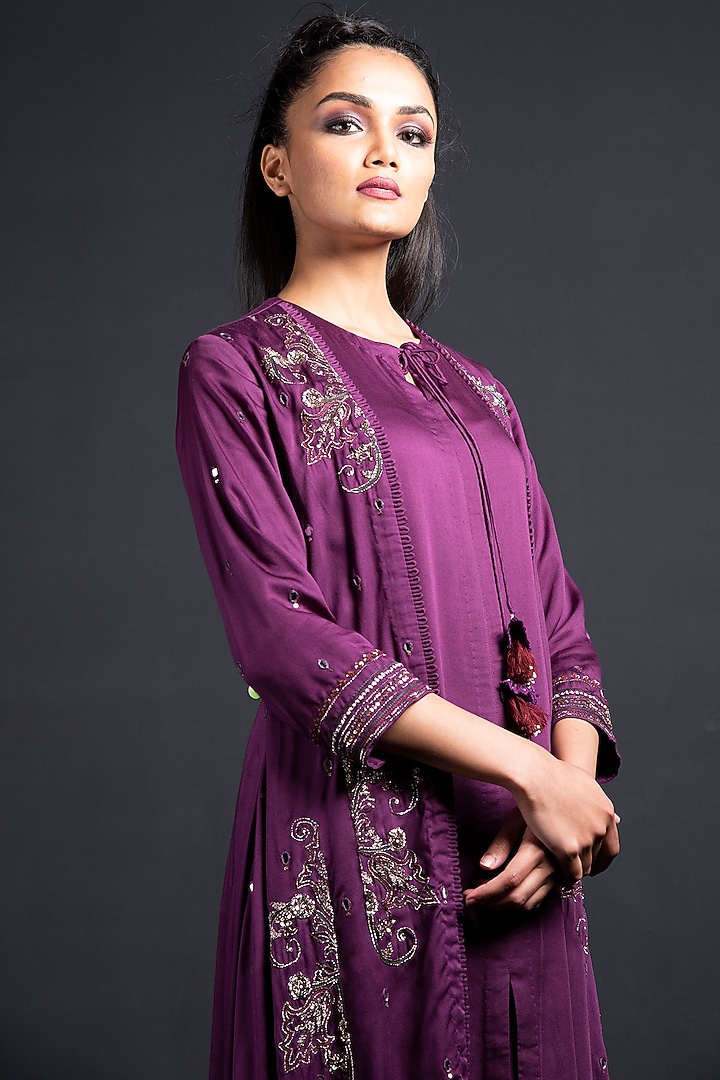 Burgundy Embroidered Kurta Set by Neha & Tarun at Pernia's Pop Up Shop