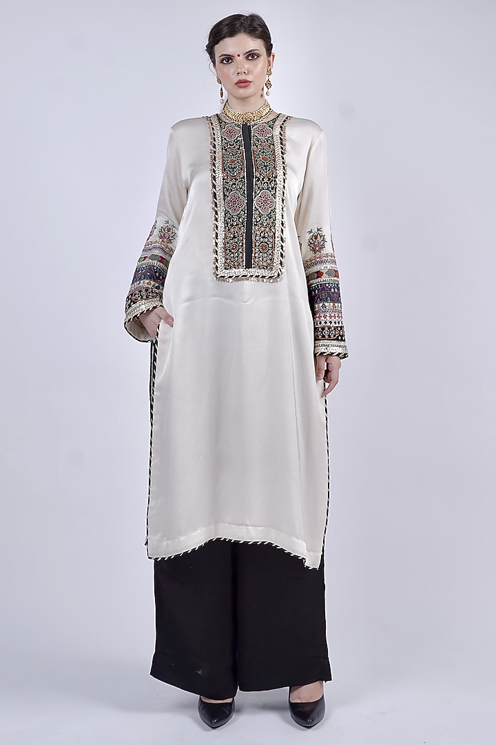 White Bemberg & Chanderi Embroidered Kurta Set by Neha & Tarun at Pernia's Pop Up Shop