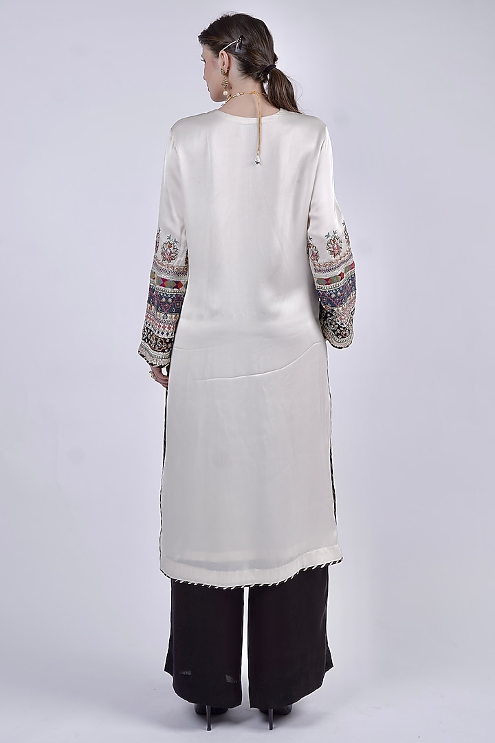 White Bemberg & Chanderi Embroidered Kurta Set by Neha & Tarun at Pernia's Pop Up Shop